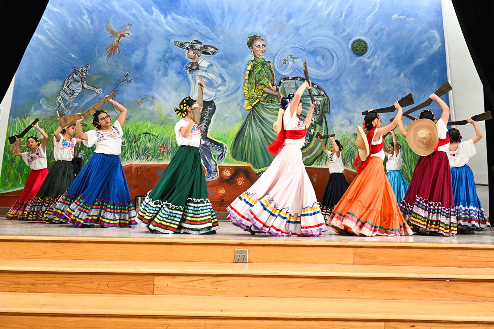 Folklorico dancers